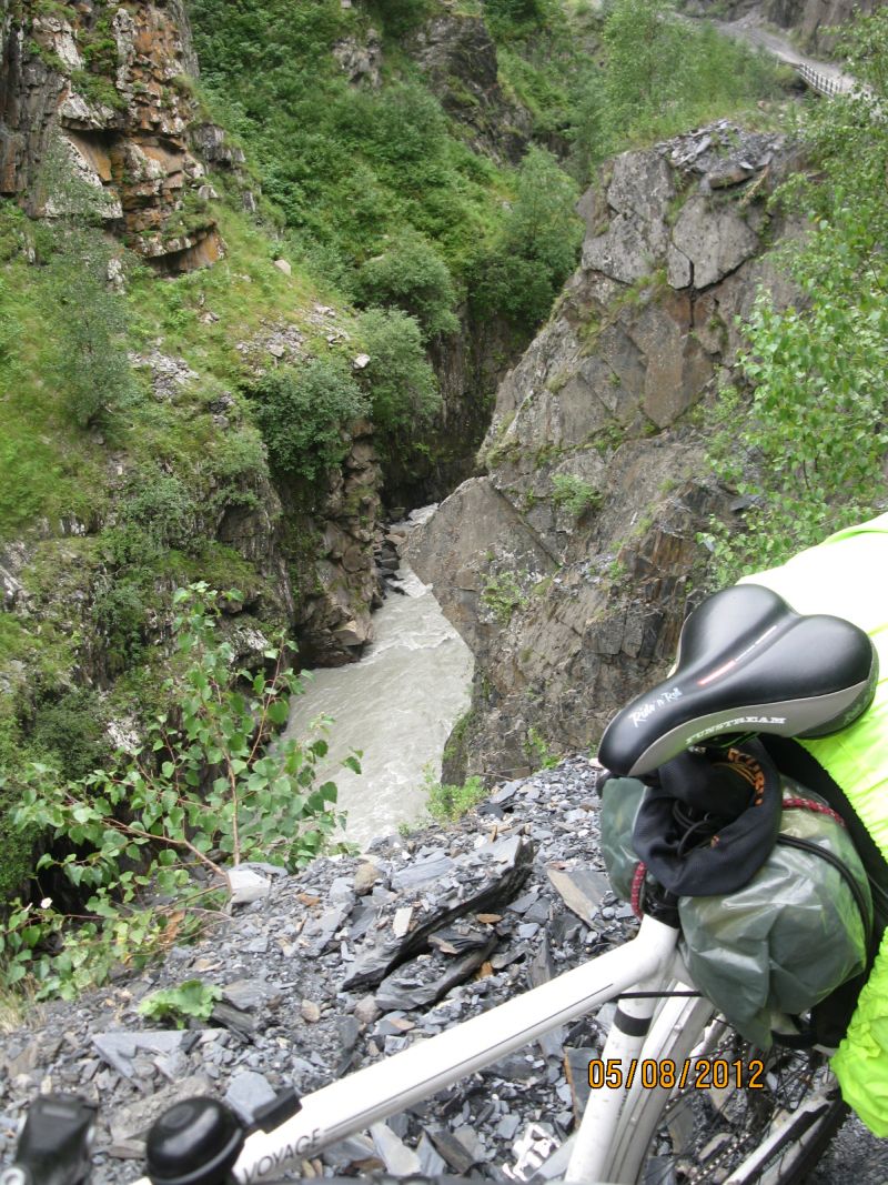 Enguri folyó szakadéka a grúz Kaukázusban,túratársat keresek