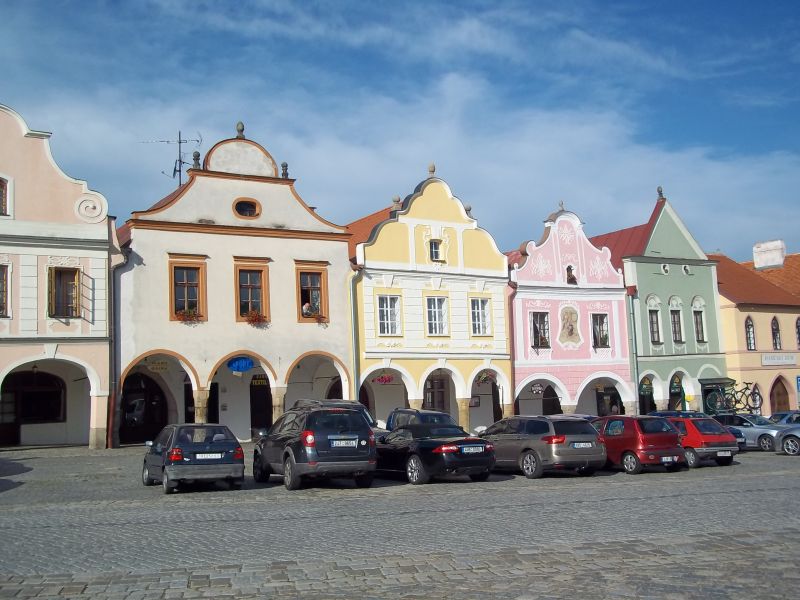  Telč die gotischen Häuser am Marktplatz